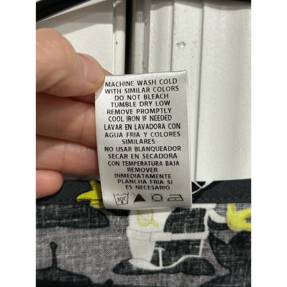 Disney Pixar Scrub Top NWT Gray Camouflage Alien Print Short Sleeve Sz 2XL - Picture 7 of 10